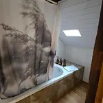 Lägenhet Cozy With Roof Terrace For 3